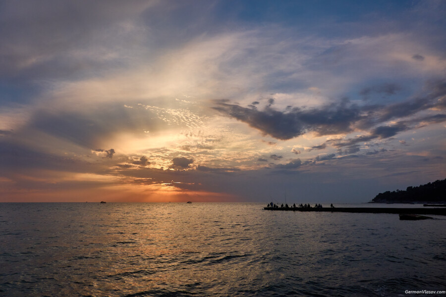 Рыбаки на морском закате Рыбаки на морском закате